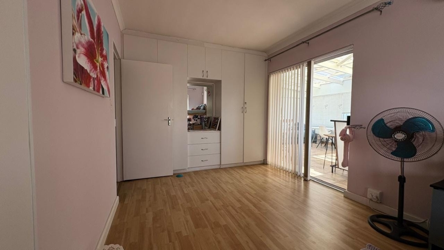 5 Bedroom Property for Sale in Sandbaai Western Cape